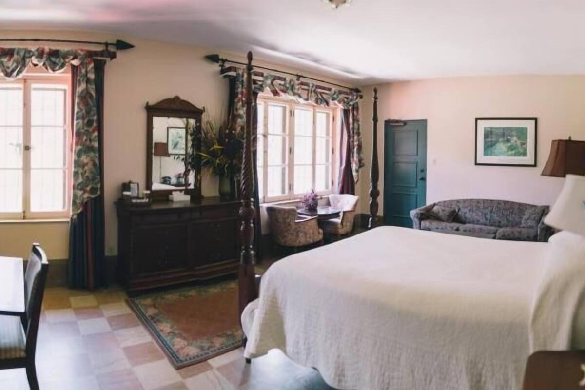 1 bedroom, in-room safe, iron/ironing board, free wifi