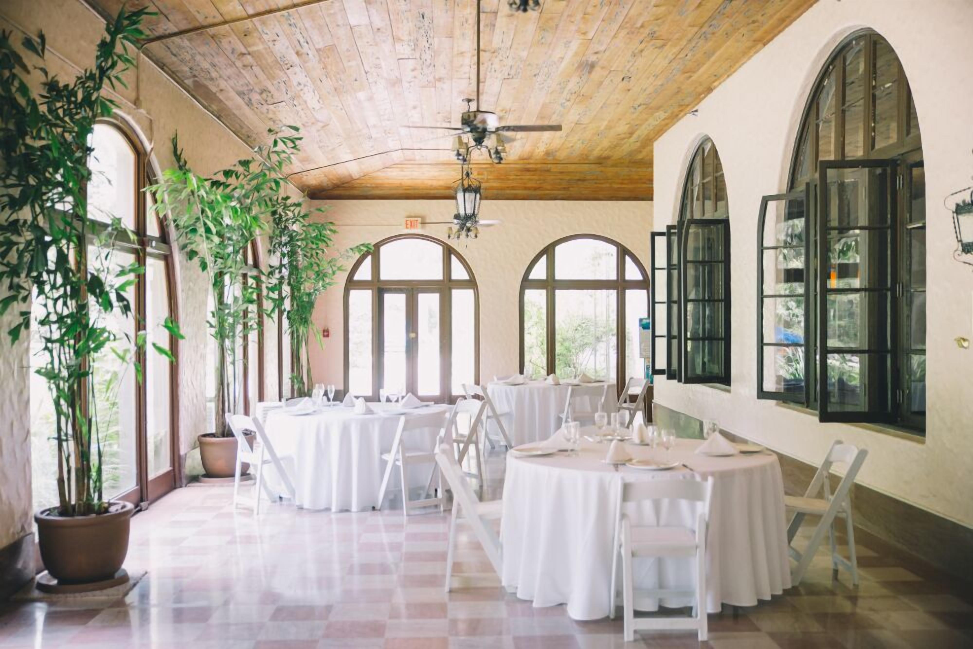 breakfast, lunch, dinner served; american cuisine