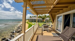 Suite (Beach House 2nd floor, stair access) | Strand-/Meerblick