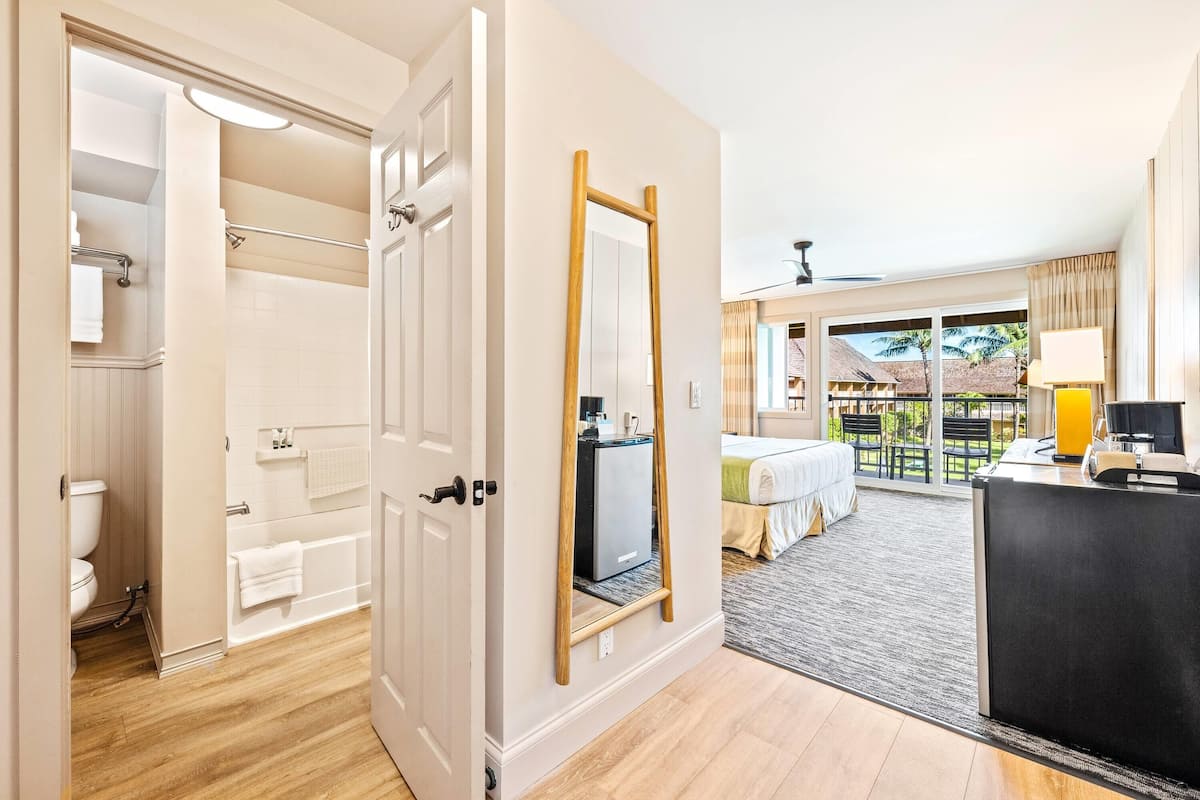 Habitación, 1 cama King size, para no fumadores, vista al océano | Espacio para trabajar con laptop, cortinas blackout y internet