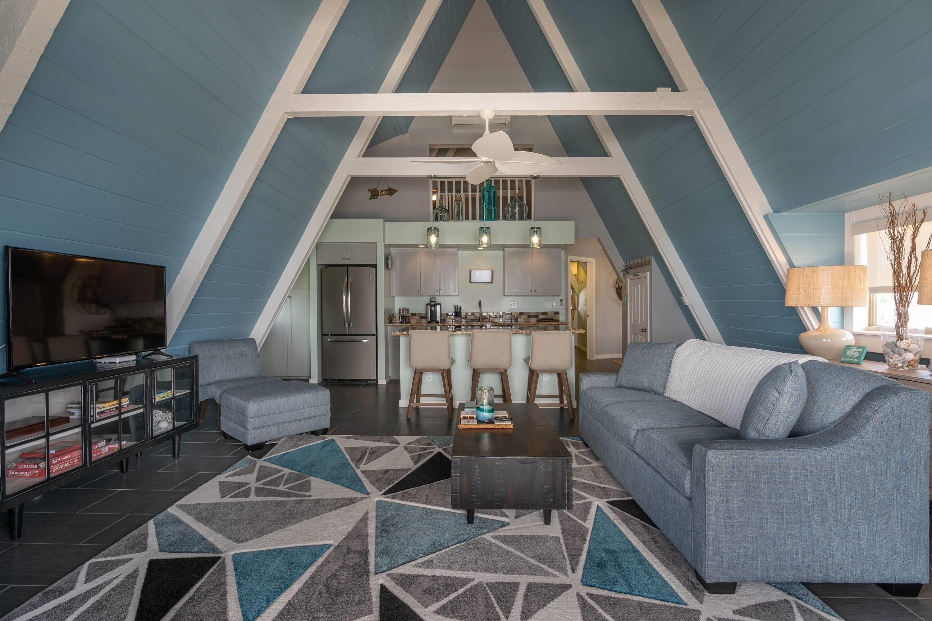 Laptop workspace, blackout curtains, Internet, bed sheets