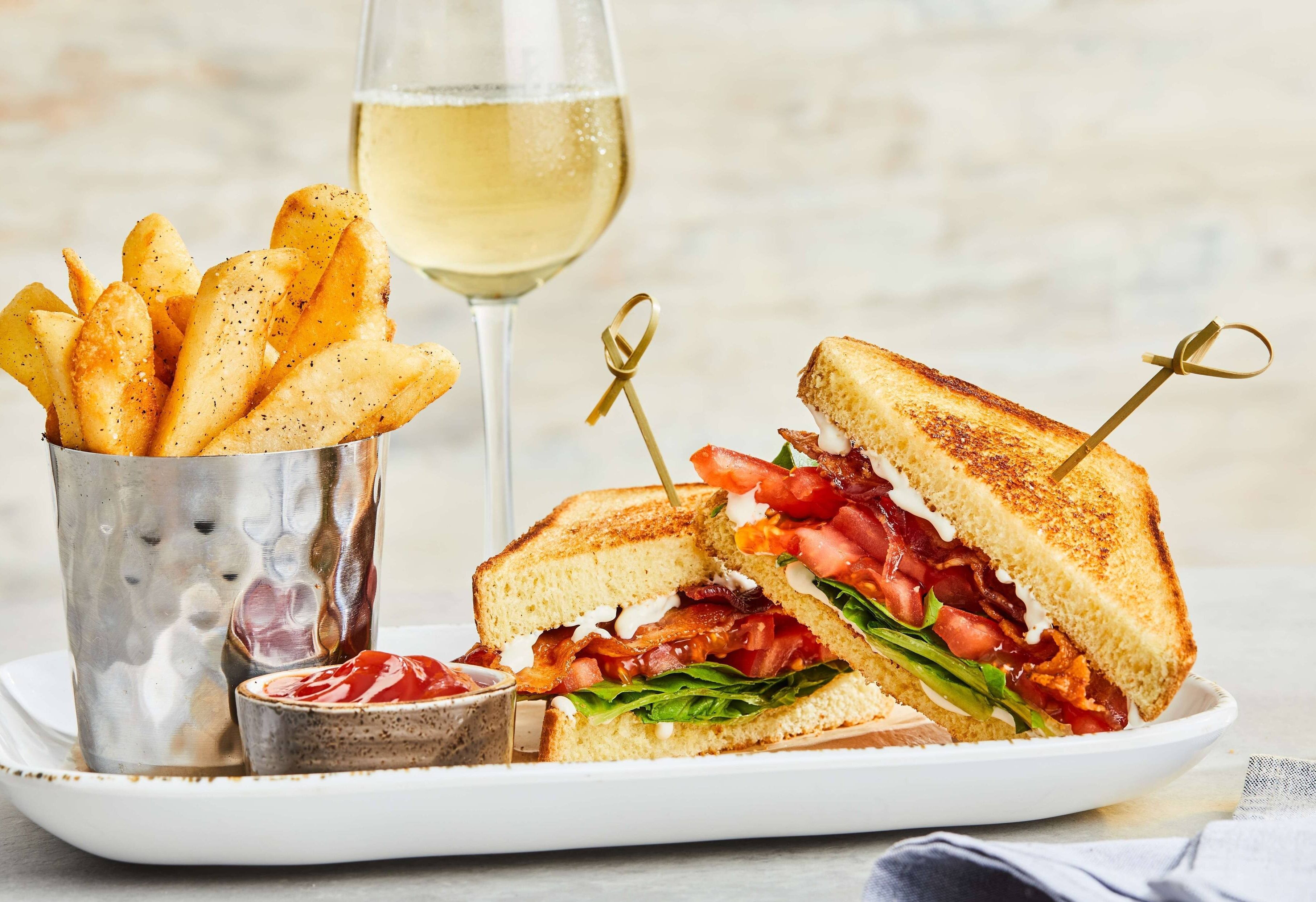 breakfast and dinner served, american cuisine