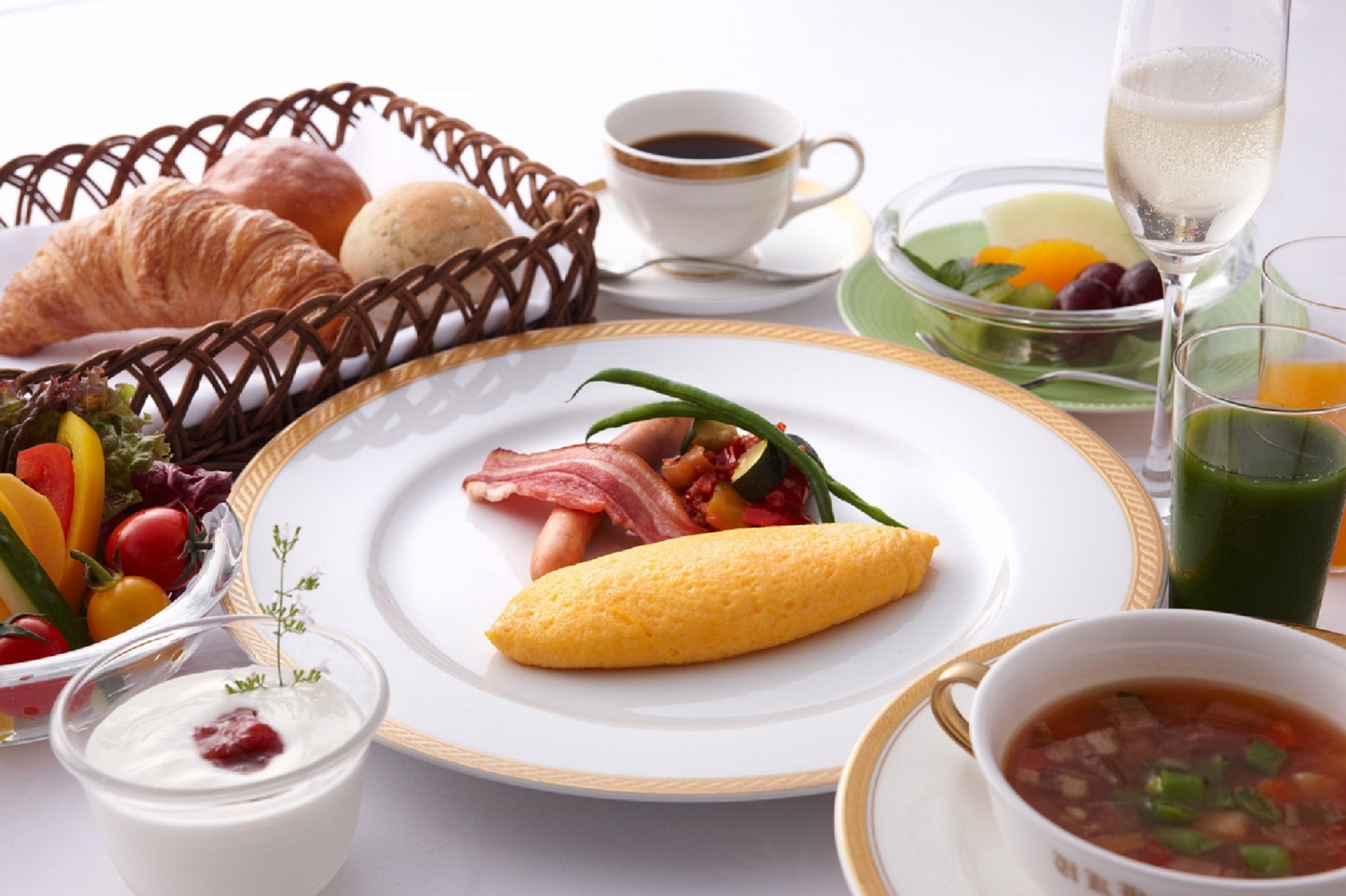 daily buffet breakfast for a fee