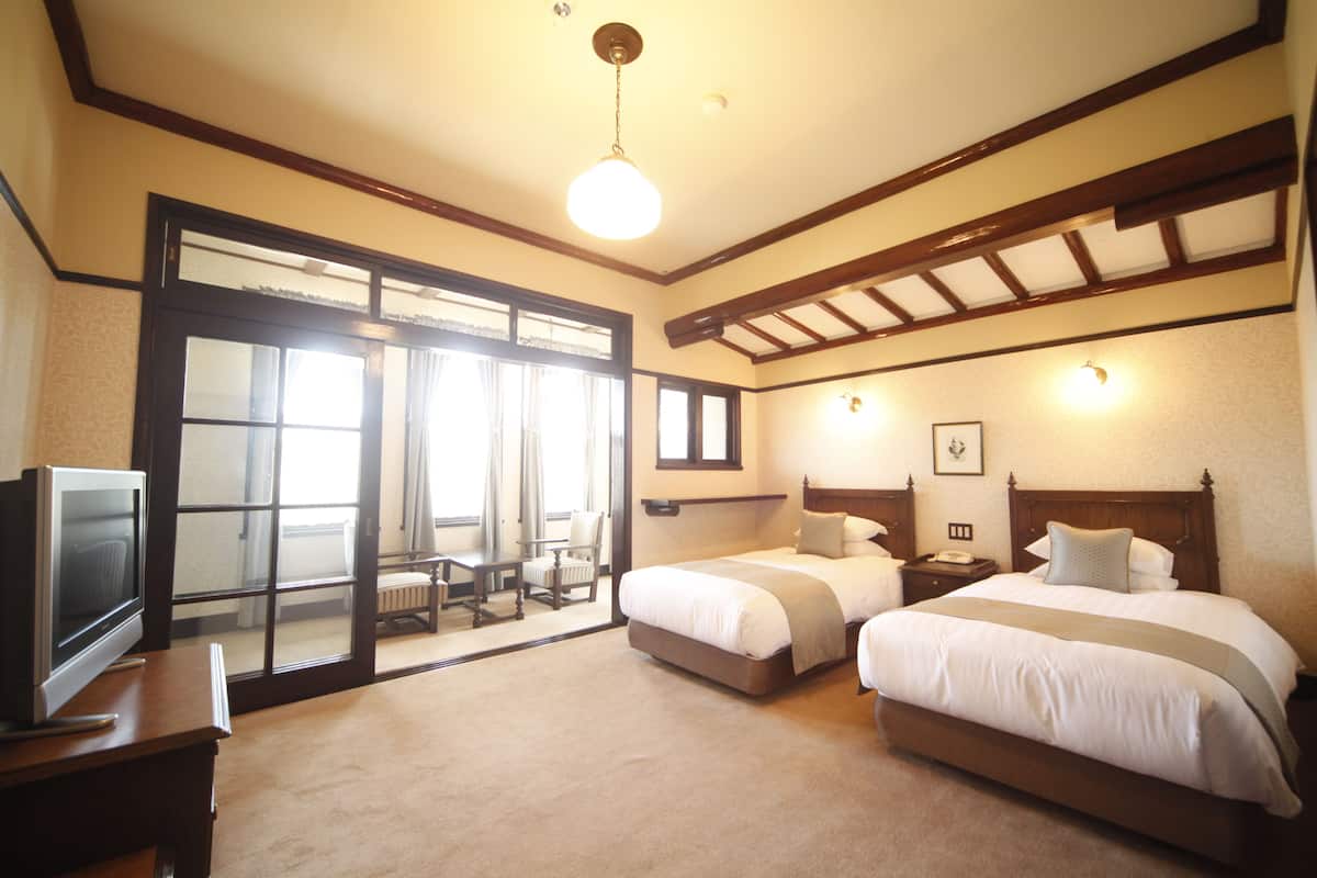 premium twin room | premium bedding, in-room safe, desk, blackout curtains