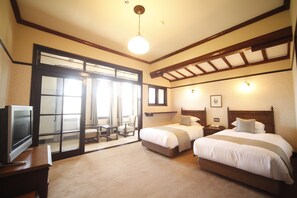 尊榮雙床房 | 高級寢具、客房內保險箱、書桌、遮光布/窗簾