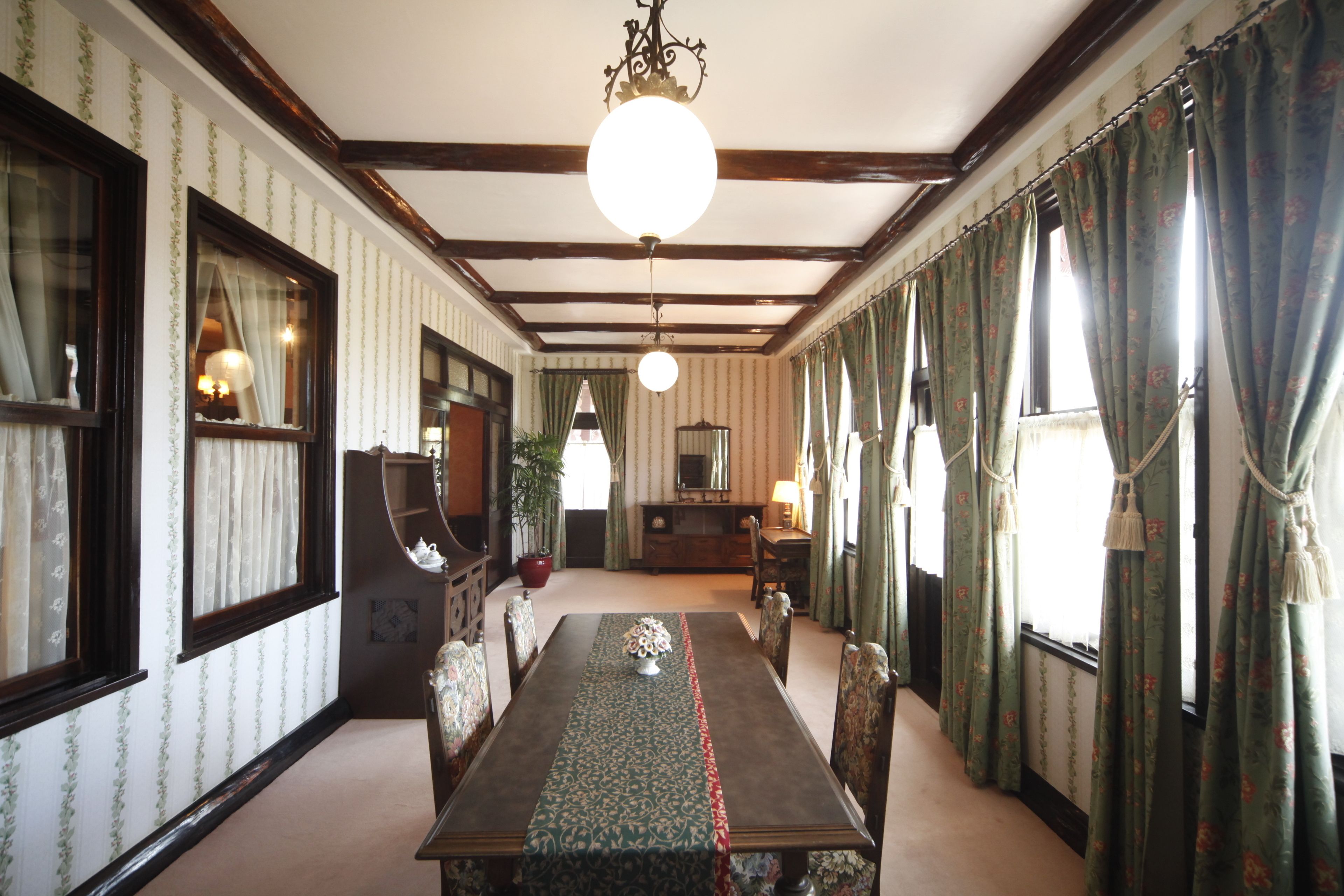 suite | living room | tv