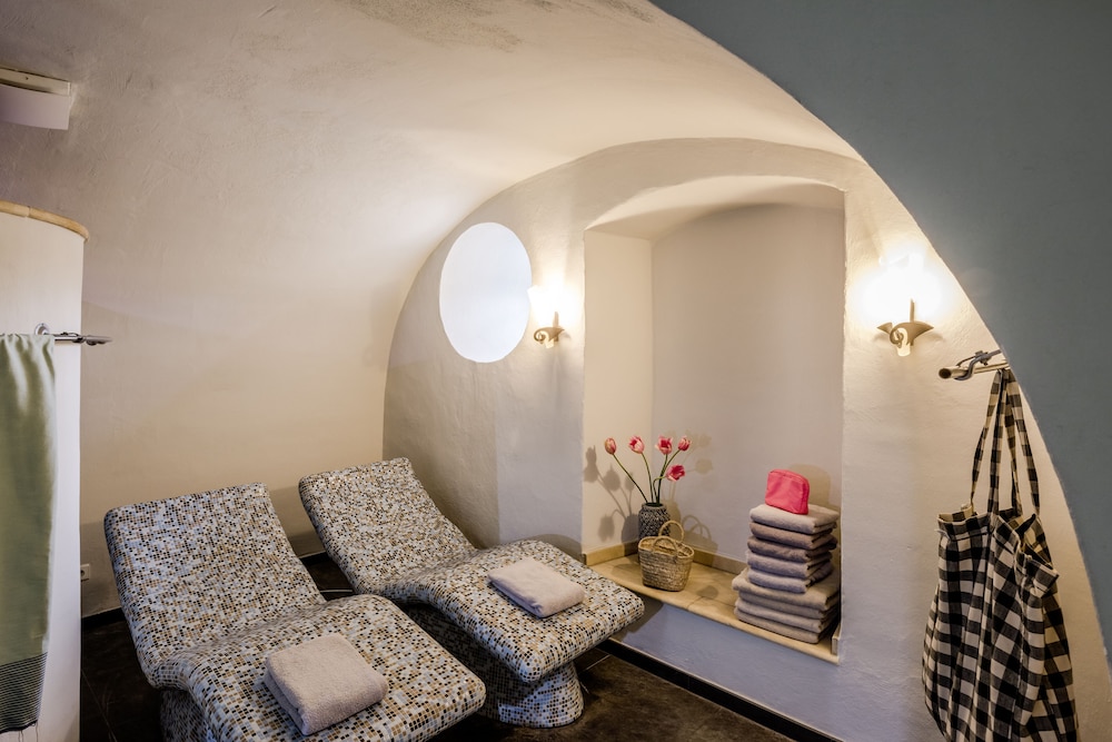 Kloster Hornbach Hotel / Beer Garden by null