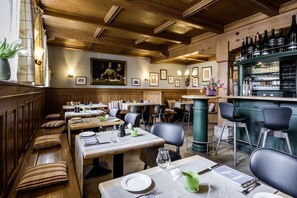 3 restaurants, breakfast, lunch, dinner served; German cuisine