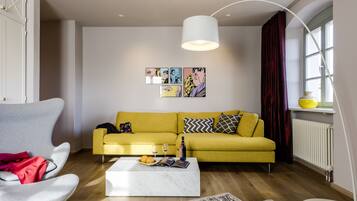 Suite | Kostenlose Minibar, Zimmersafe, individuell dekoriert, Schreibtisch