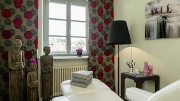 Sauna, Türkisches Bad/Hamam, Maniküre und Pediküre, Massageanwendungen