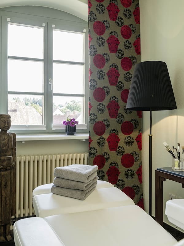 Sauna, Turkish bath, manicures and pedicures, massages