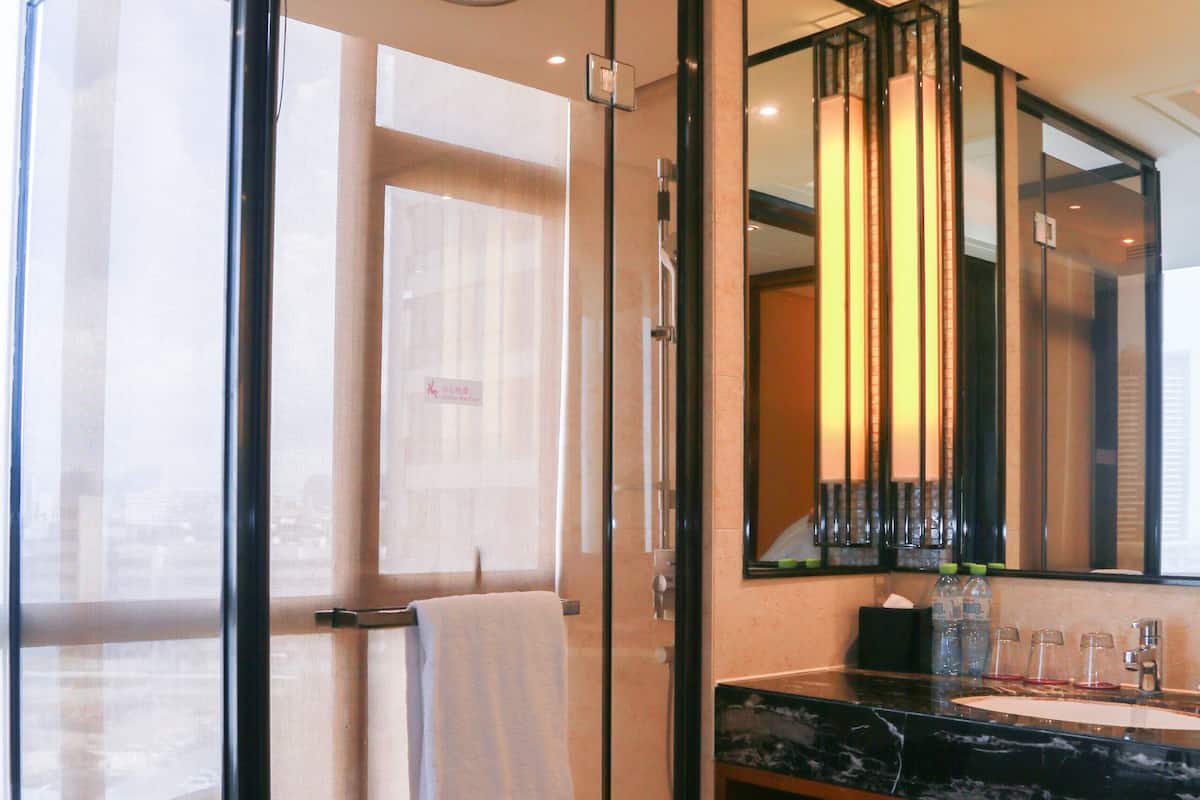 Premium Room, 1 King Bed, Smoking, Club lounge access (Bay View) | Room amenity