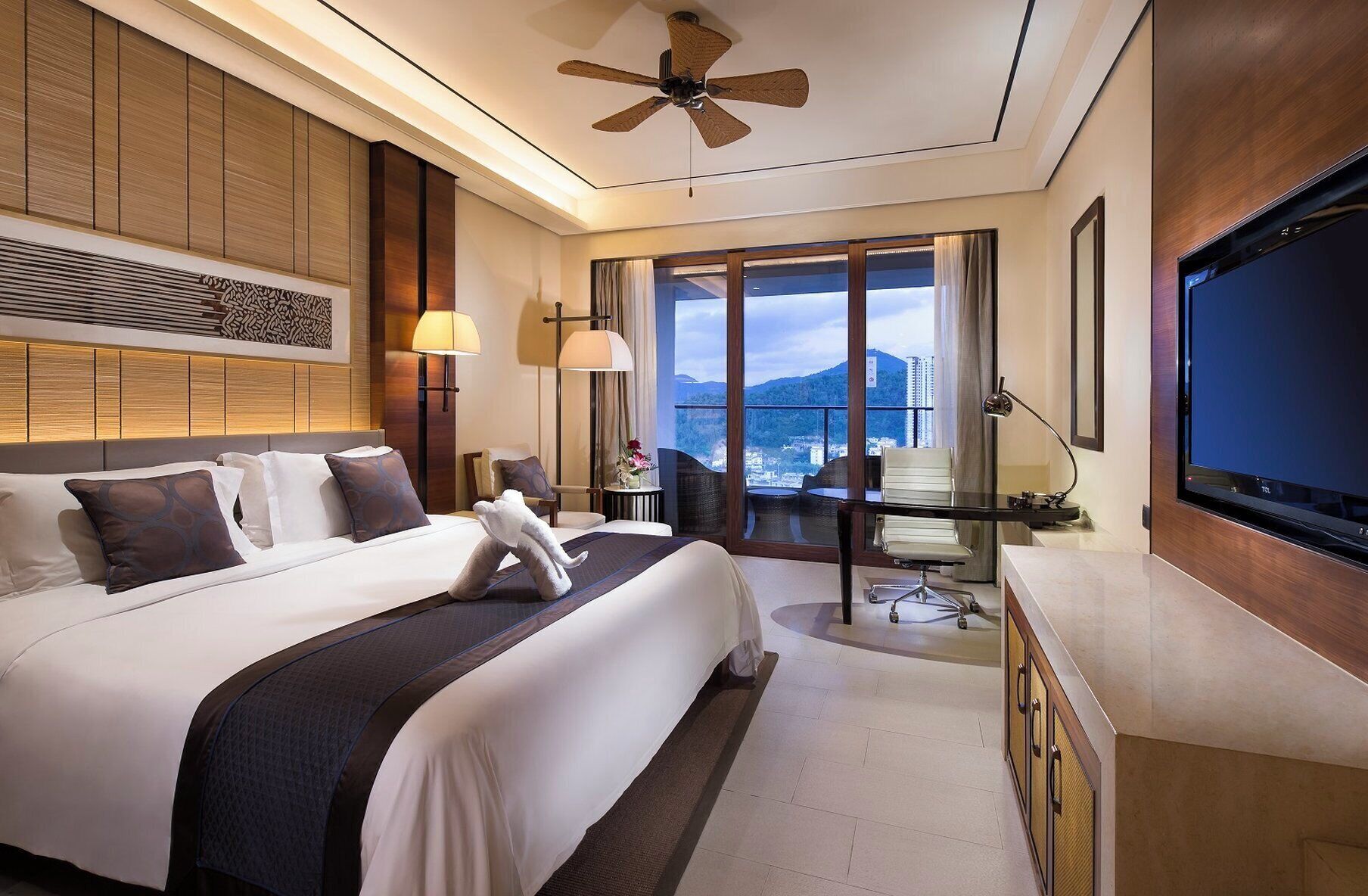 Standard Room | Premium bedding, in-room safe, desk, blackout drapes