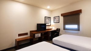A hotel room with two beds, a desk with a television, a chair, and a window with blinds. - Hampton Inn by Hilton San Juan del Rio (San Juan del Río)