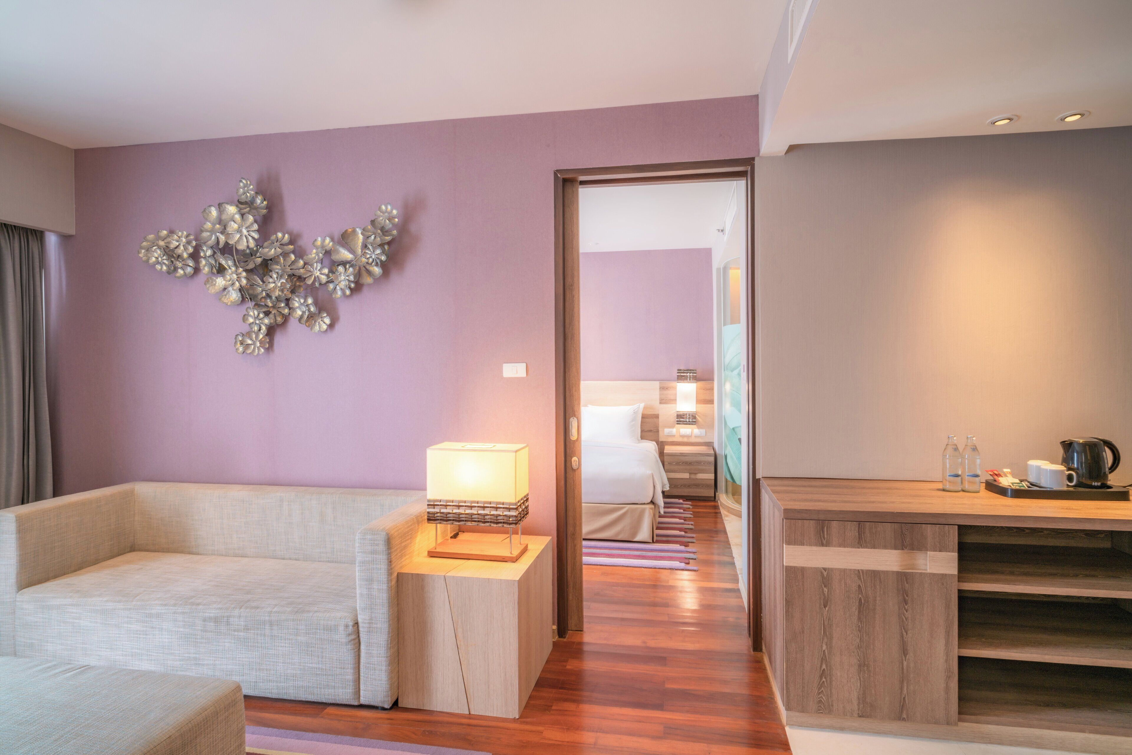 suite, 1 bedroom (with free breakfast) | 1 bedroom, in-room safe, desk, laptop workspace