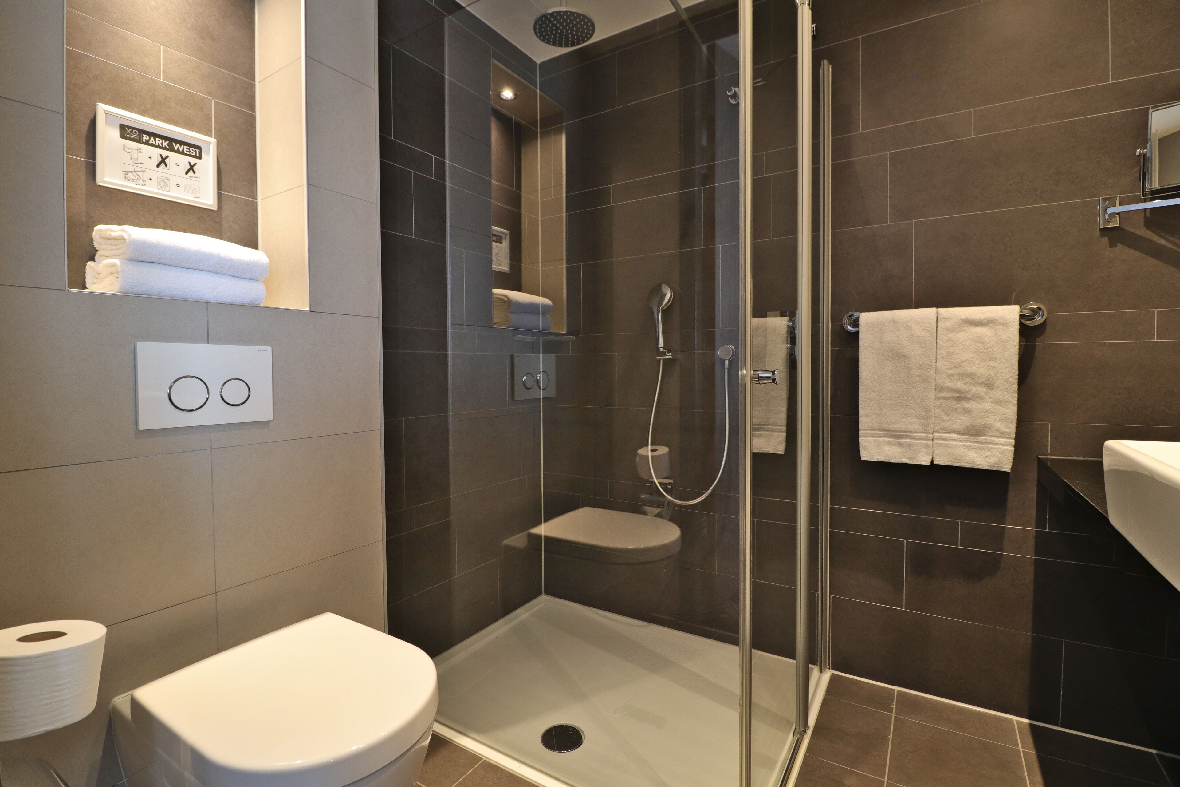 standard room, 2 single beds | bathroom | shower, rainfall showerhead, free toiletries, hair dryer