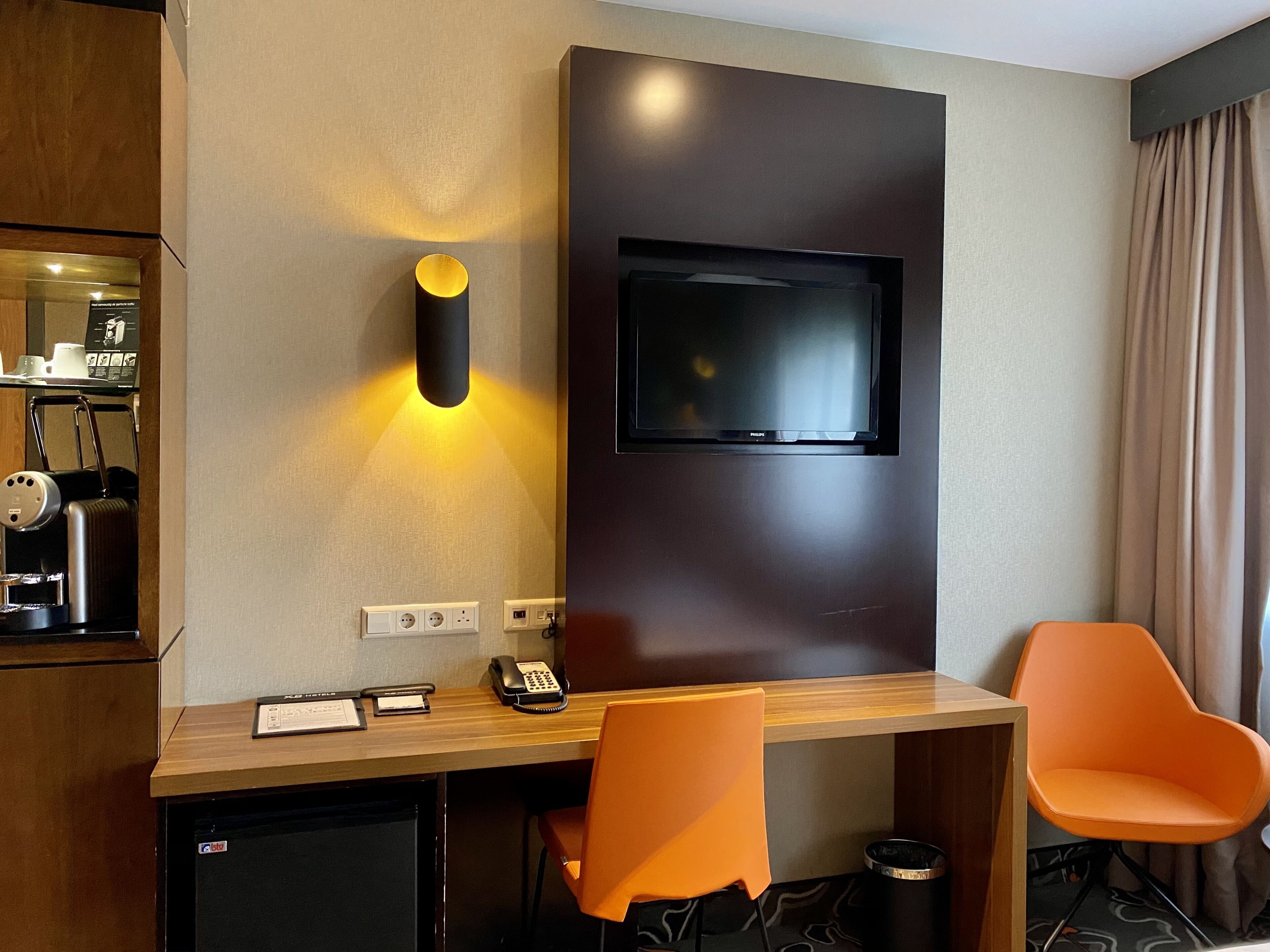 standard double room | 1 bedroom, in-room safe, desk, laptop workspace