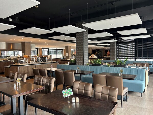 Päivittäinen buffetaamiainen (18 EUR per henkilö)