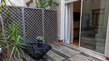 Chambre Double Standard, 1 trÚs grand lit, vue cour intérieure, cÎté cour intérieure | Terrasse/Patio