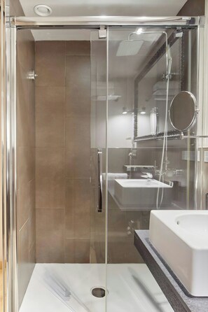 Free toiletries, towels