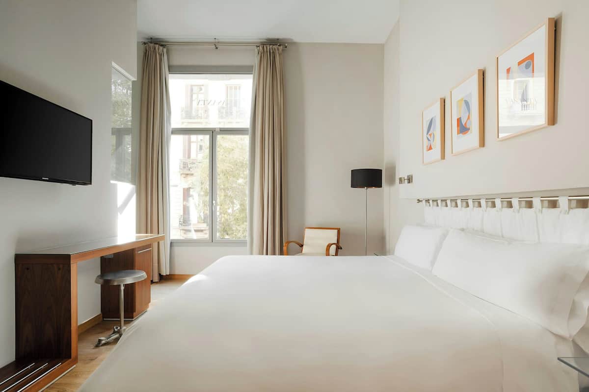 1 bedroom, bed sheets