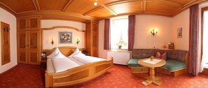 Habitación doble Confort, vista a la montaña | Ropa de cama de alta calidad y camas con pillow-top