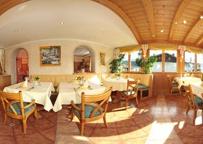 Desayuno buffet incluido todos los días