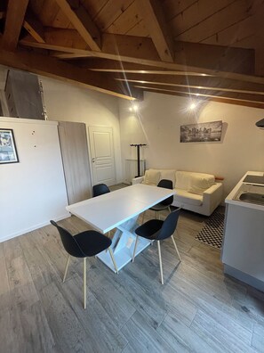 Junior Studio Suite | Living area | 24-inch TV with digital channels - Homely - Malpensa & Fiere Milano (Cardano al Campo)