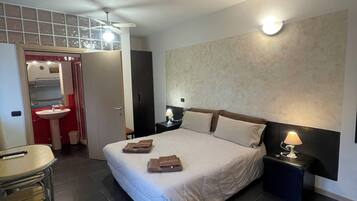 Basic-Vierbettzimmer | Daunenbettdecken, Pillowtop-Betten, individuell dekoriert