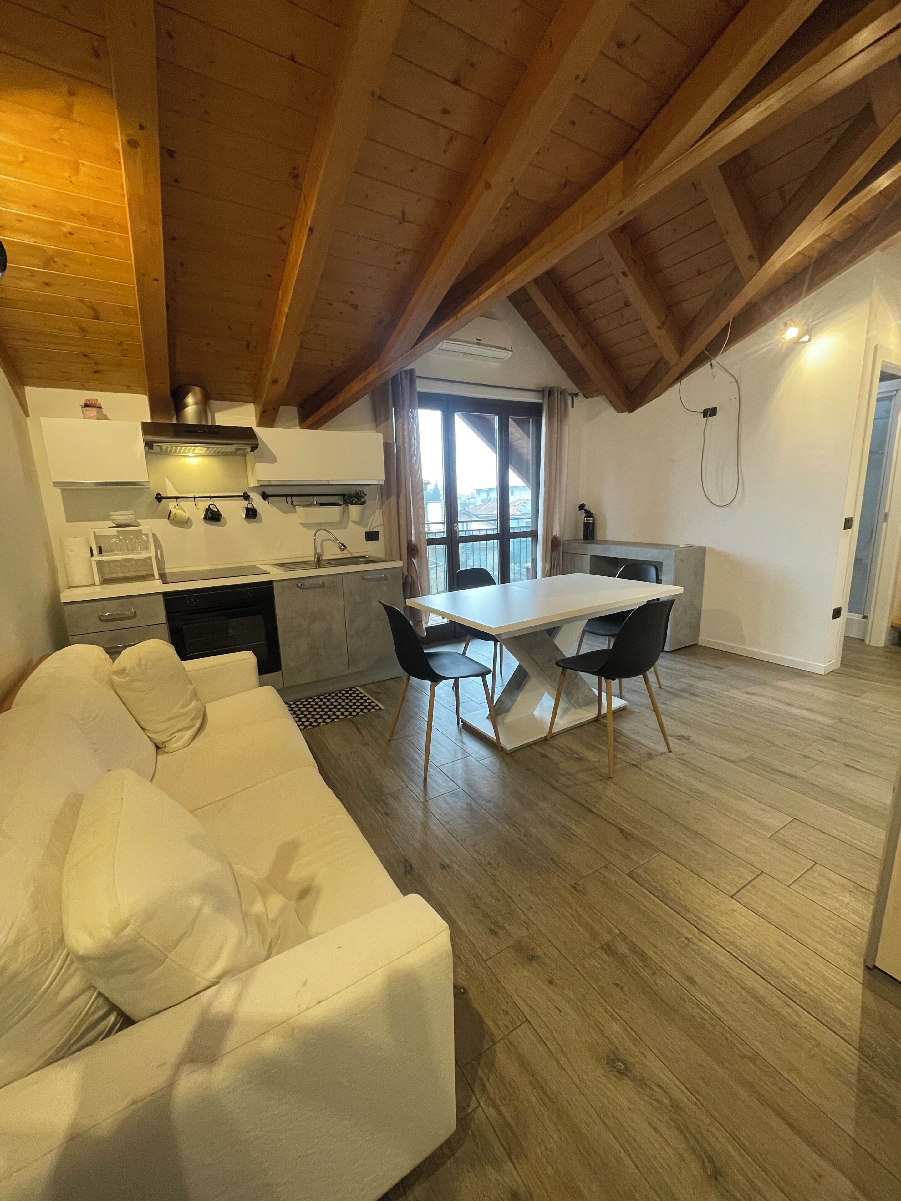 Junior Studio Suite | Private kitchen | Cookware/dishes/utensils