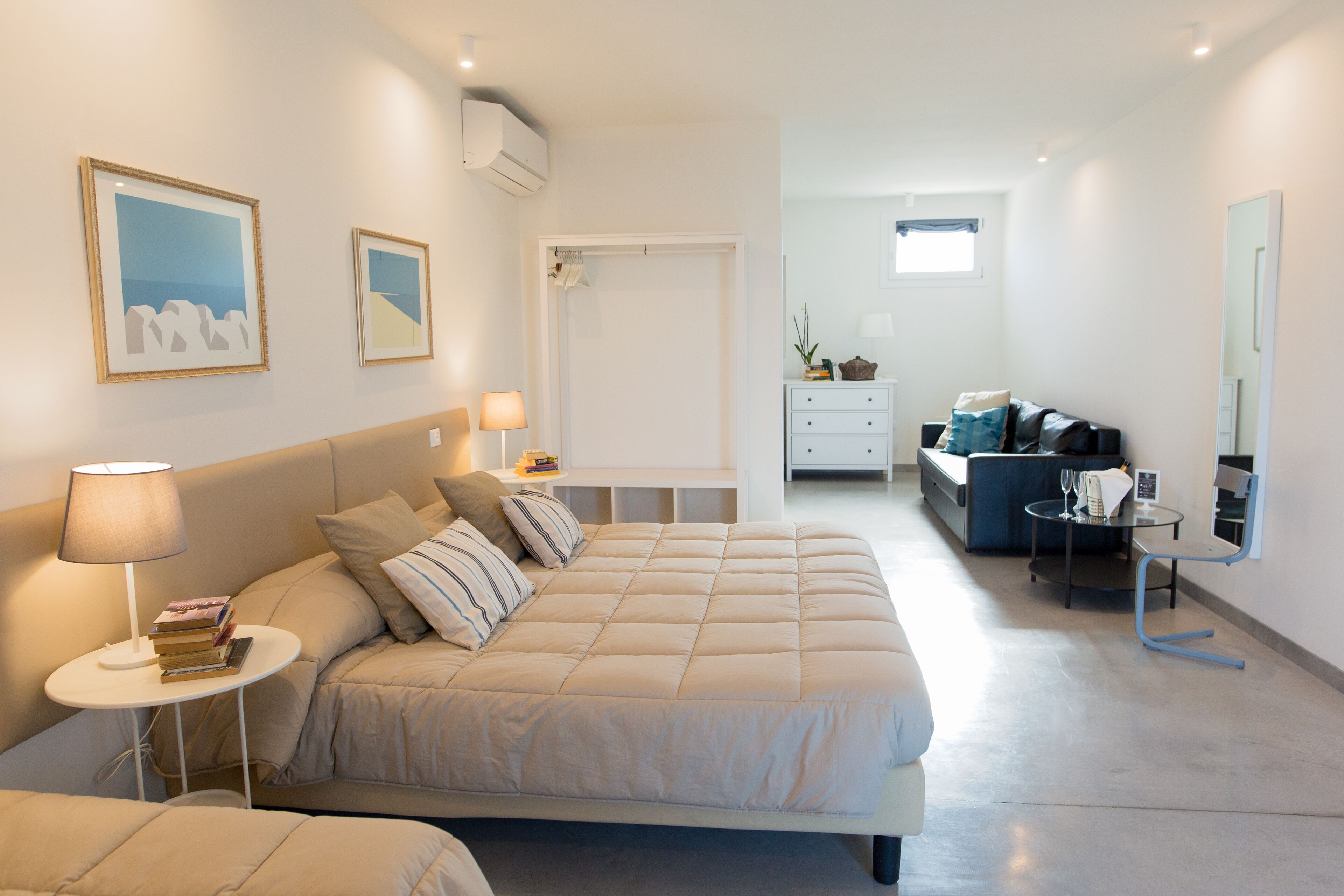 Habitación familiar, con acceso para personas discapacitadas | Edredón, escritorio y espacio para trabajar con laptop 