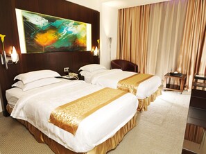 Minibar, két bảo mật tại phòng, bàn, màn/rèm cản sáng 