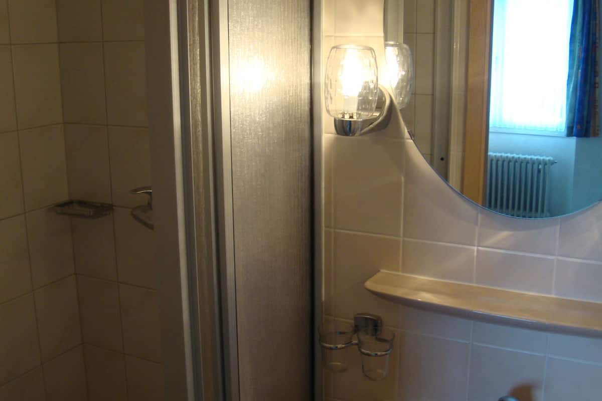 quadruple room | bathroom | shower, free toiletries, hair dryer