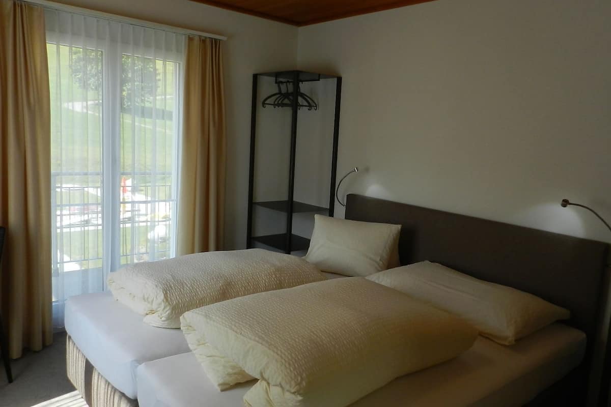 double room | desk, free wifi