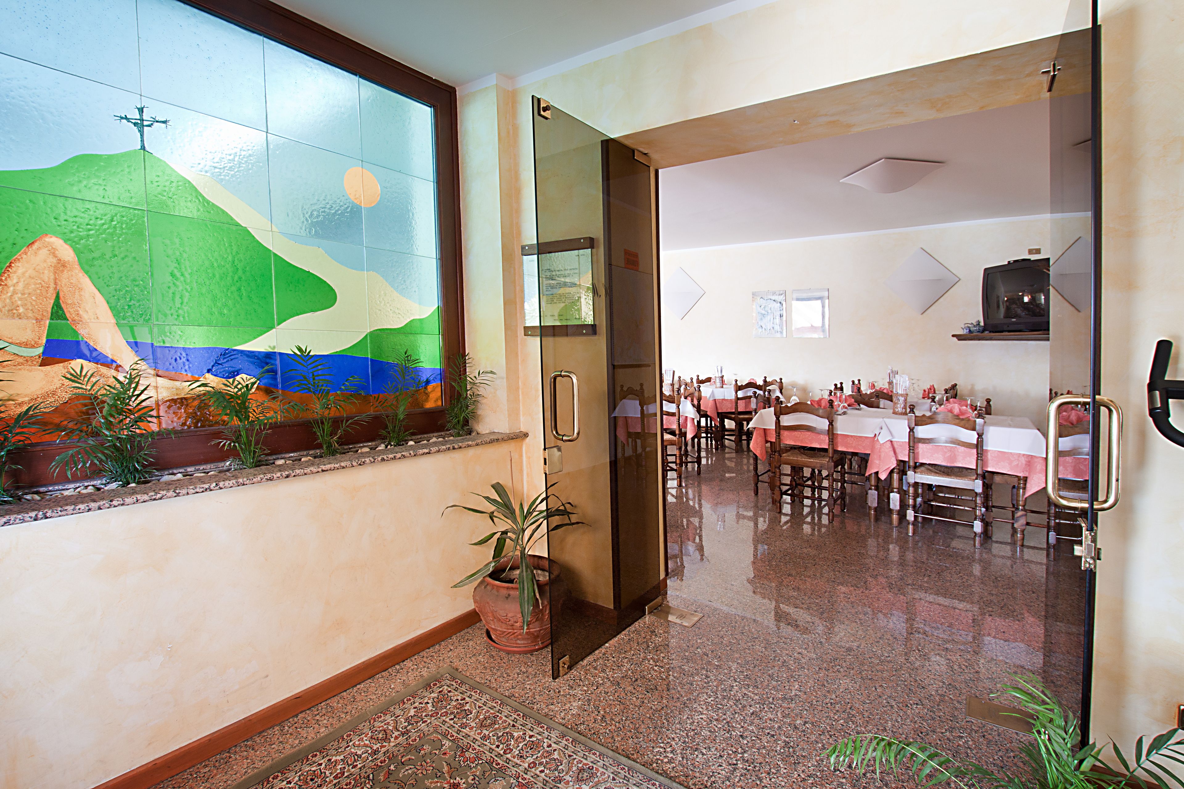 breakfast, lunch, dinner served; al fresco dining