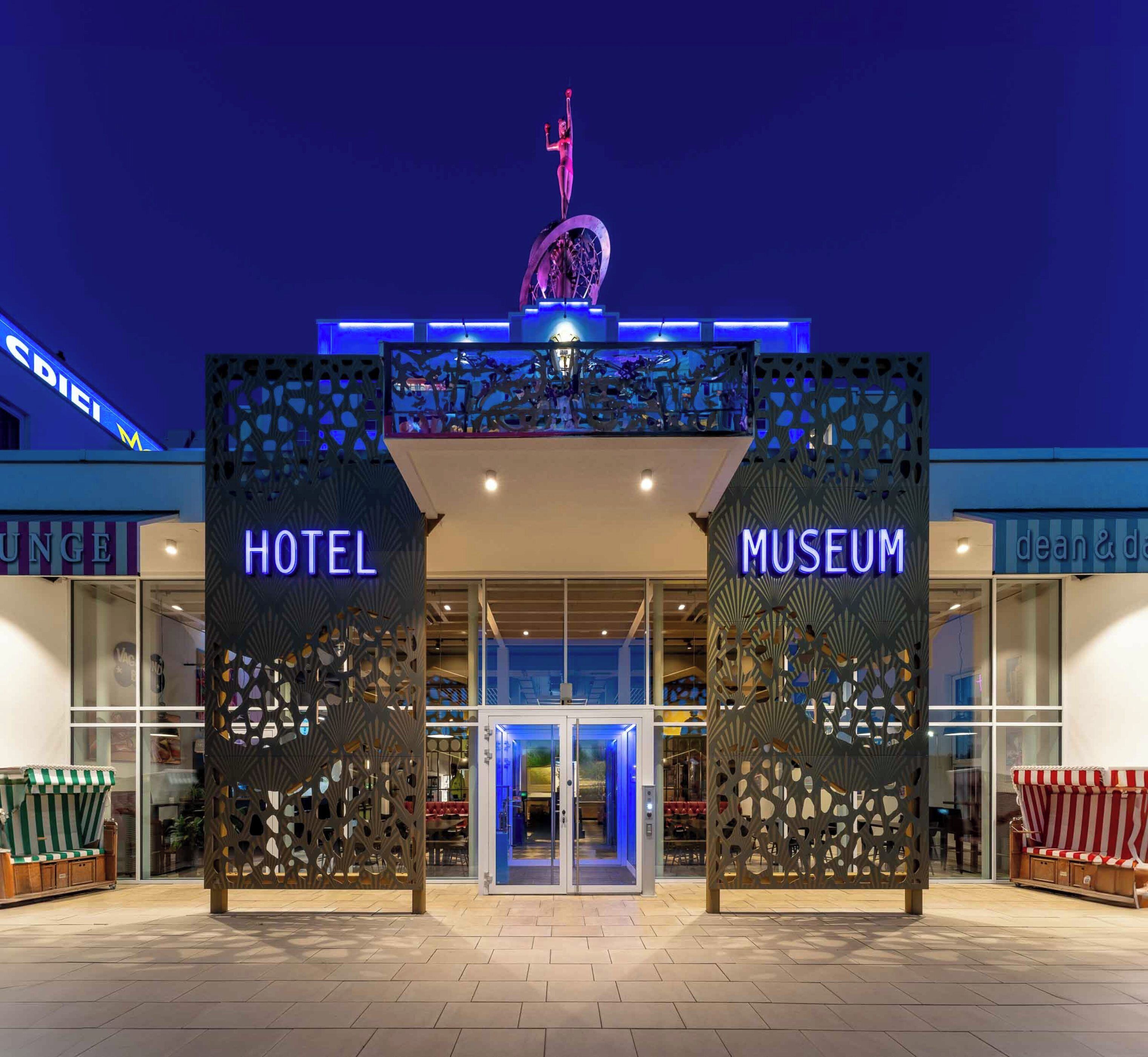 Bagian depan properti - sore/malam