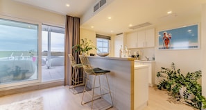 Suite – executive, 1 dobbeltseng, massasjebadekar (Penthouse) | Oppholdsområde | TV