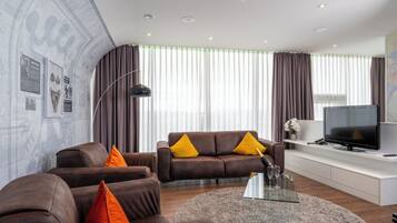 Junior Suite | Wohnbereich | LED-Fernseher