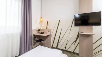 Standard Single Room | Pillowtop beds, in-room safe, desk, laptop workspace