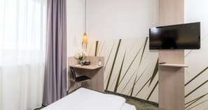 Standard Single Room | Pillowtop beds, in-room safe, desk, laptop workspace