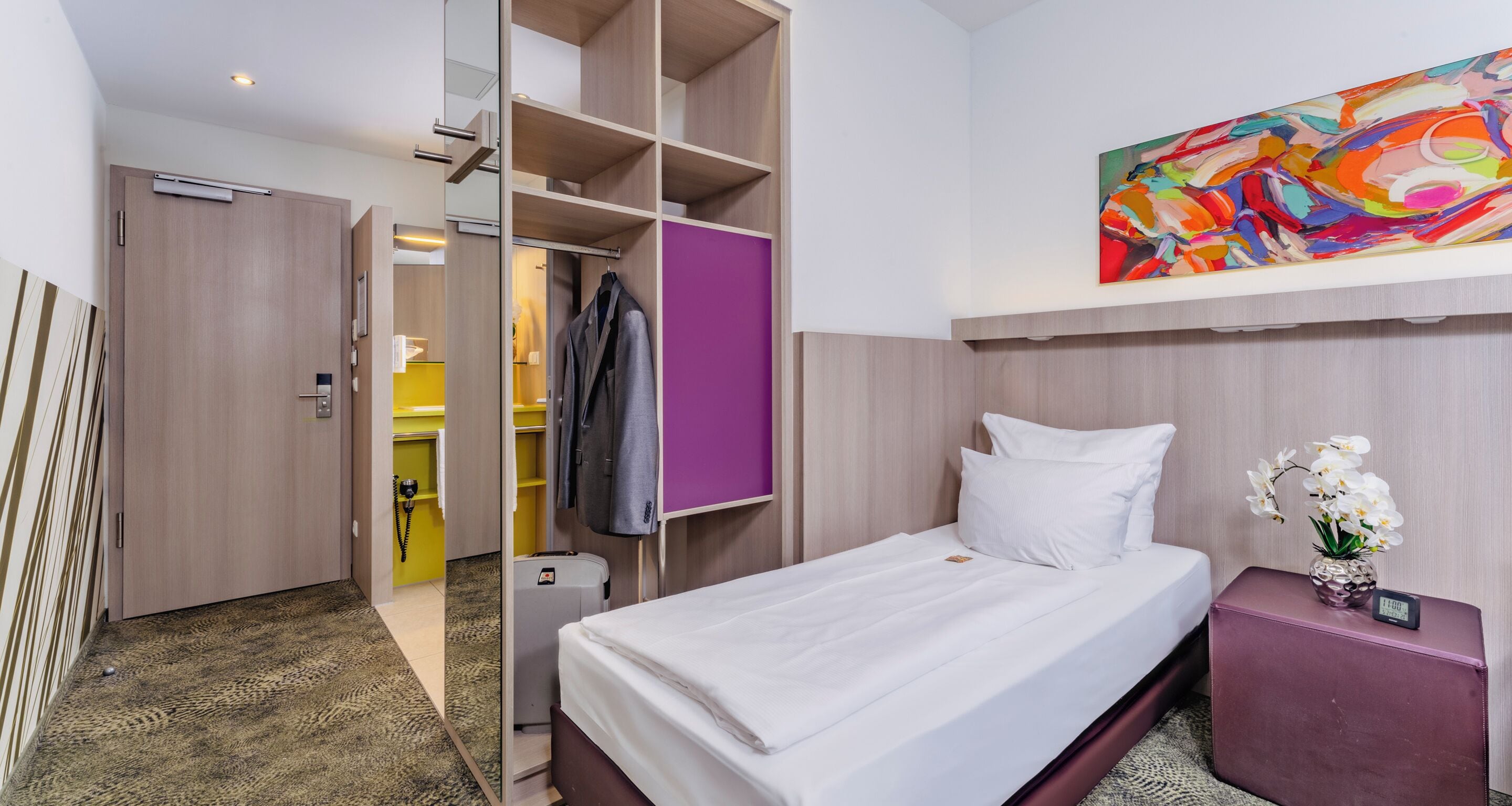 Standard Single Room | Pillowtop beds, in-room safe, desk, laptop workspace