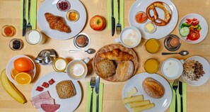 Frokostbuffé hver dag (EUR 13.00 per person)