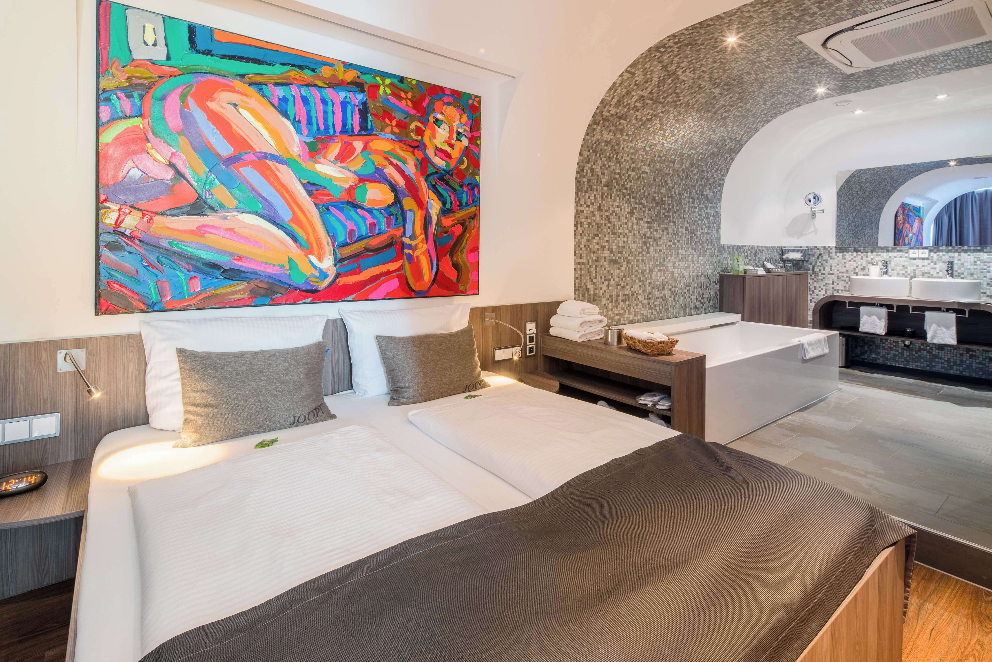 Deluxe Penthouse, 1 Double Bed | Pillowtop beds, in-room safe, blackout drapes, soundproofing