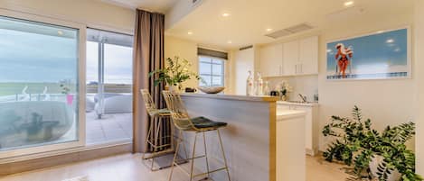 Louis Réard Suite | Pillow-top beds, in-room safe, desk, laptop workspace