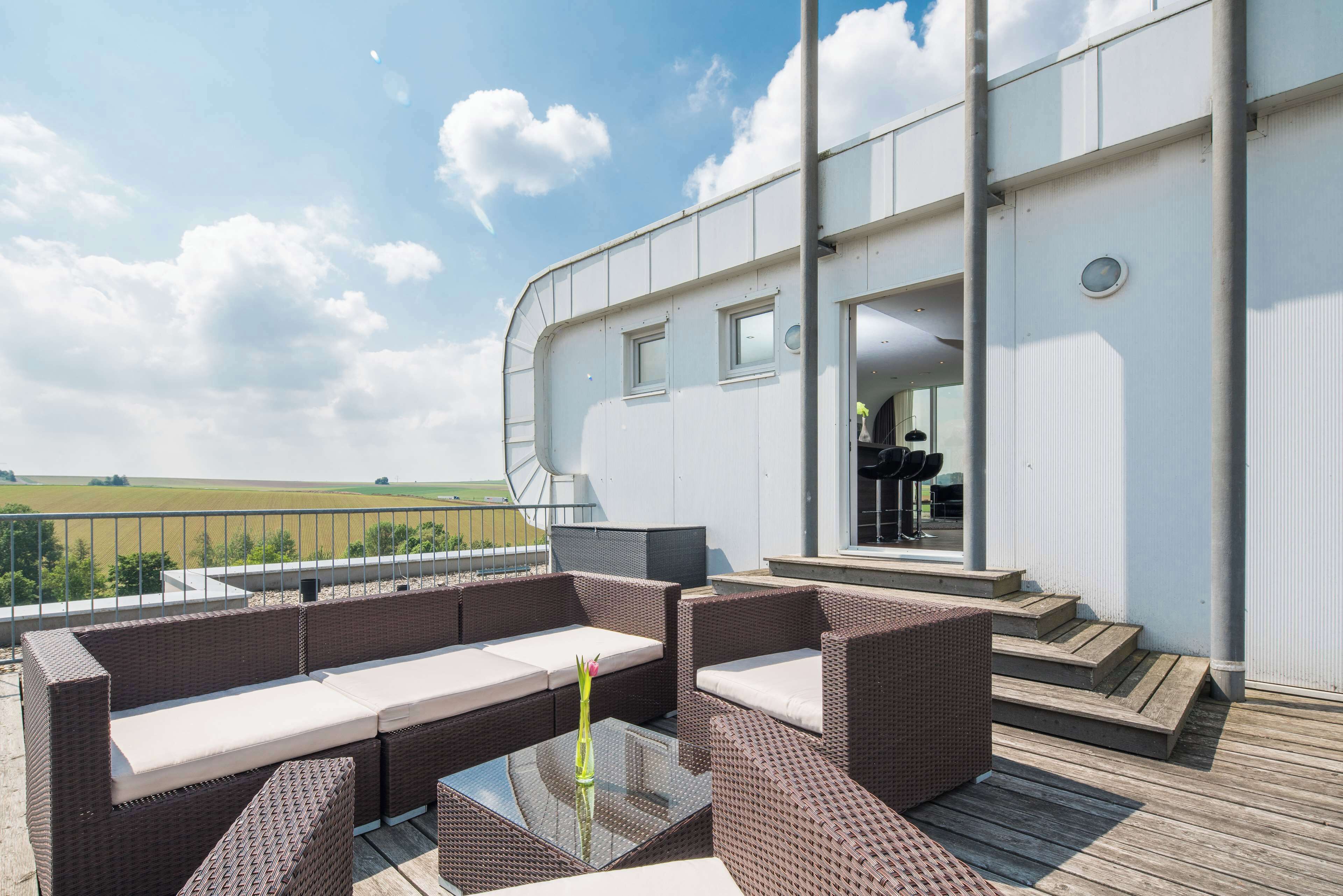 Deluxe Penthouse, 1 Double Bed | Pillowtop beds, in-room safe, blackout drapes, soundproofing