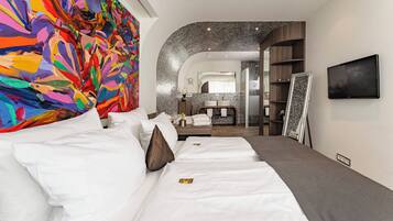 Bikini Cube | Pillowtop-Betten, Zimmersafe, Schreibtisch