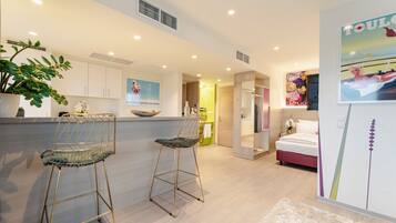 Suite | Pillowtop beds, in-room safe, desk, laptop workspace