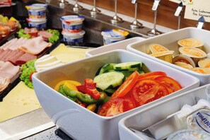 Frokostbuffé hver dag (EUR 13.00 per person)