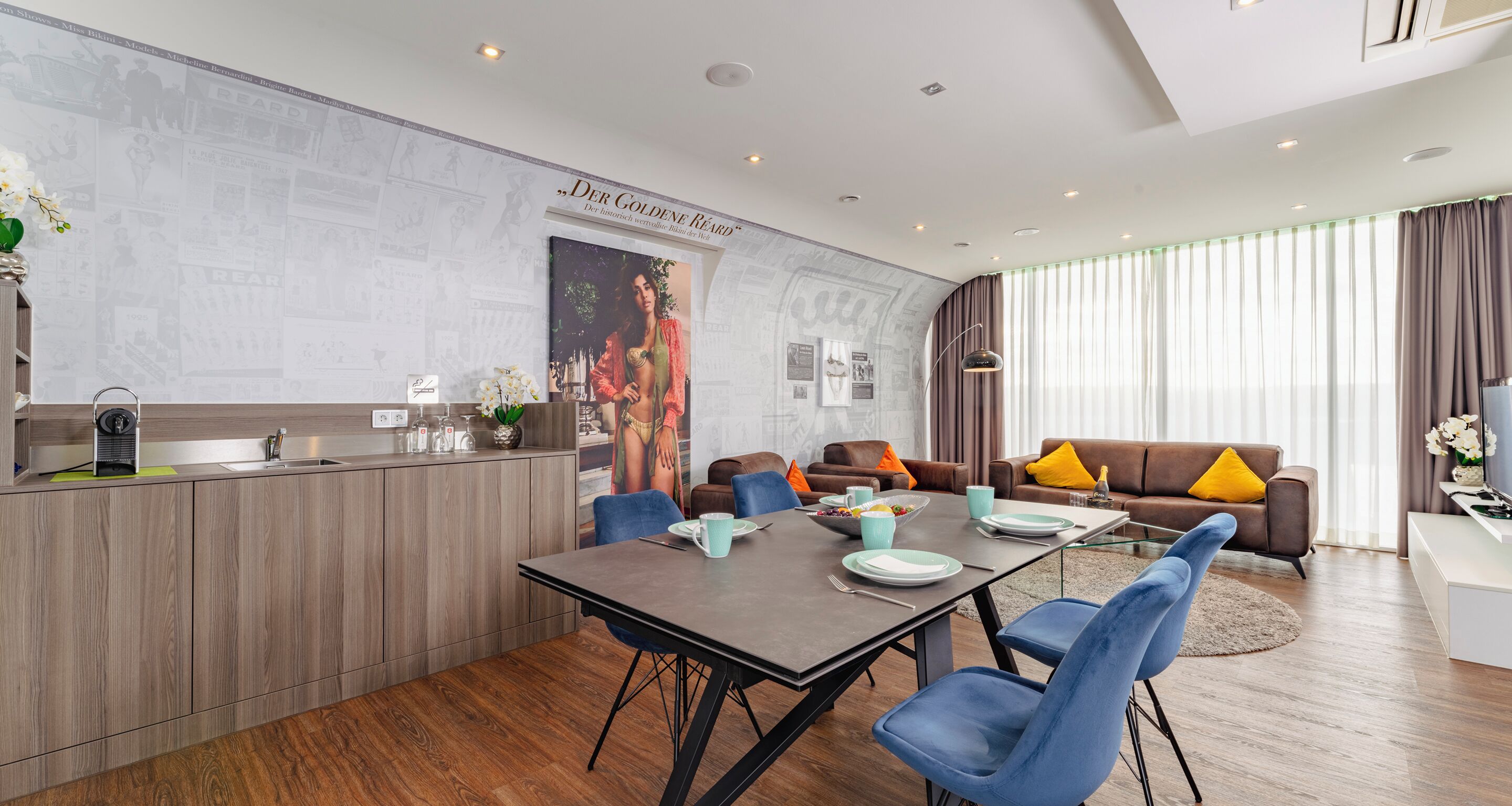 Junior Suite | Living area | LED TV