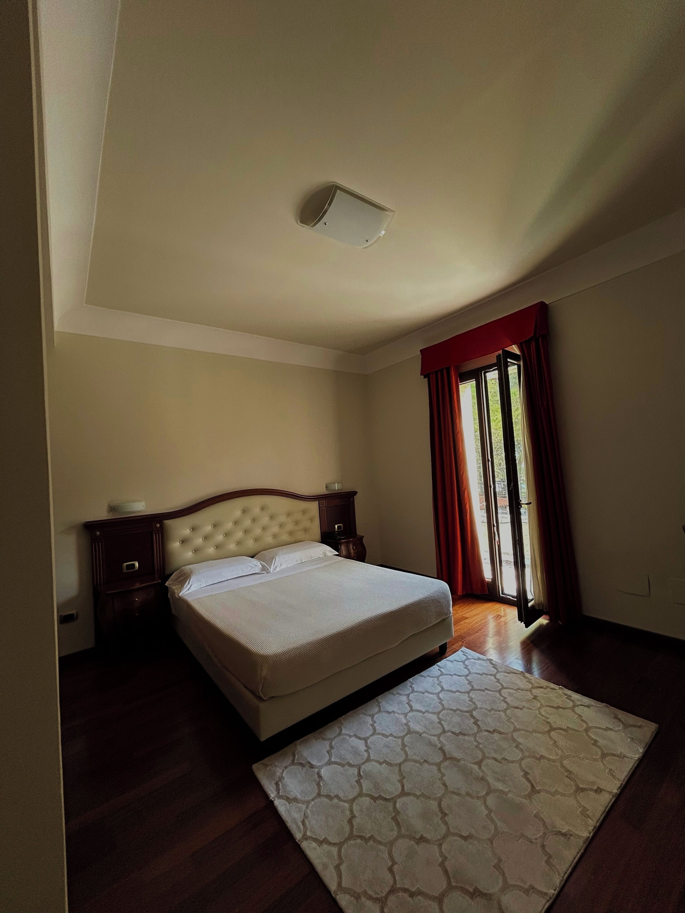 suite, hot tub | 1 bedroom, minibar, in-room safe, individually furnished